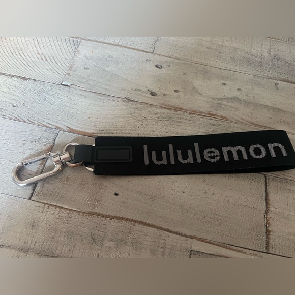 Lululemon keychain - Picture 7 of 7